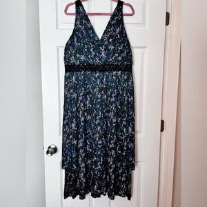 Floral V-Neck Pleated Dress